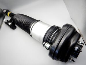 BMW G11 740i 左リア エアサスストラットAssy 中国製 社外品 37106874593